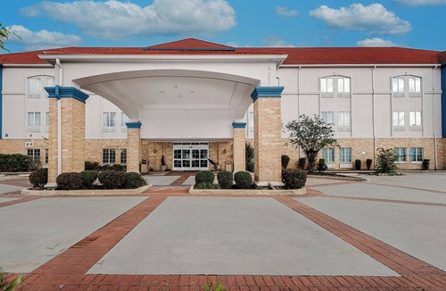 Westchase Hotel | Sonesta Essential Houston Westchase