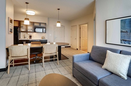 Doral Hotel | Sonesta Simply Suites Miami Airport Doral