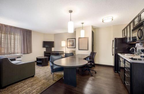 Morris Plains Hotel | Sonesta Simply Suites Parsippany Morris Plains