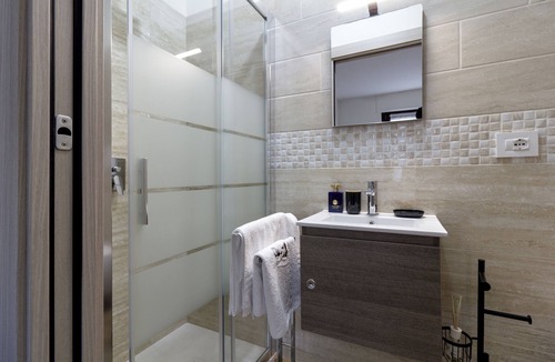 Pont-Saint-Martin Apartment | Sonia Holiday Home Room Susan simplicity and comfort ideal for couples or tourists