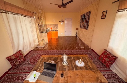 Srinagar Apartment | Sonzal Heritage Flat - Private for Couples