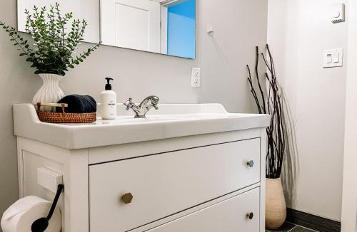 Otter Point Villa | Sooke BnB Otter Point Getaway - Relax & Recharge in Nature, Private 7min to Sooke