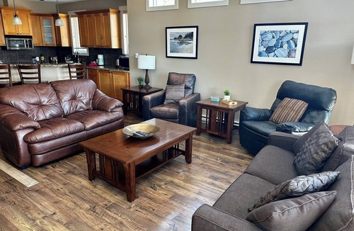 Sooke House | Sooke Harbour Penthouse