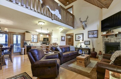 Reeds Spring House | Sooner Settle Lodge 4 King Rooms Stonebridge