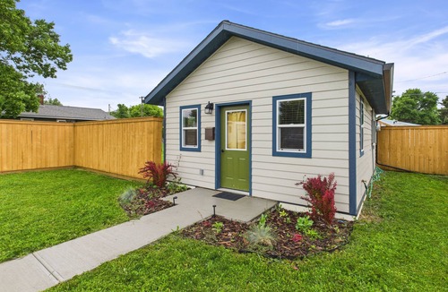 Lewistown House | Soothing 1-bedroom house in Lewistown. Pet Friendly Extended Stay