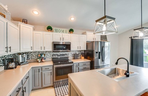 Billings House | Soothing 4-bedroom house with AC in pleasant Billings