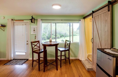 Smith River Apartment | Soothing Studio w/Lush Views: 2 Mi to Beach!