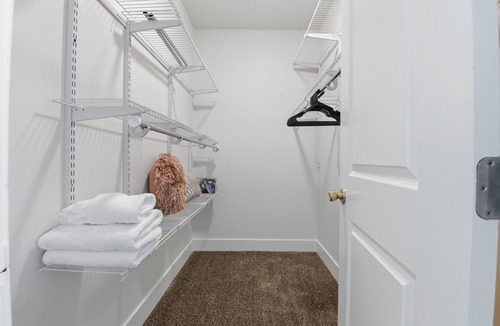 North Oak Park Apartment | Soothing studio with WiFi in vibrant Sacramento