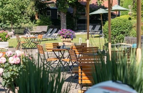 Wessling Hotel | Sopherl am See - Frühstück auf der Seeterrasse, sehr ruhig und wunderschön am See, 3 Minuten nach Oberpfaffenhofen, viele Radtouren, Restaurants & Cafes in der Umgebung