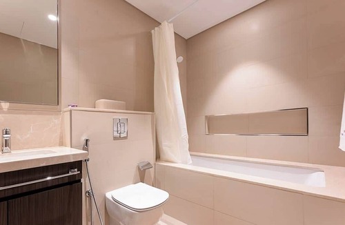 Bur Dubai Apartment | Sophisticated 3BR with Maids Room in Downtown
