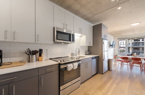 River North Hotel | Sophisticated 4BR Suite - Walk to Shops, Dining & Transit
