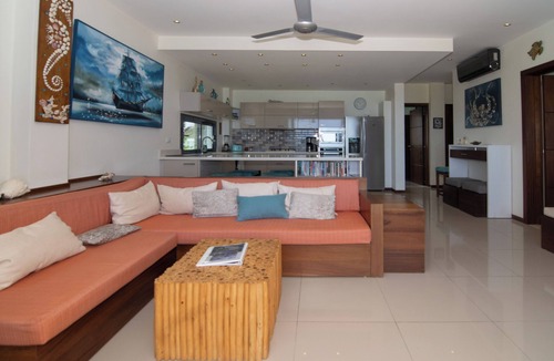 La Iglesia Condo | Sophisticated Beachfront 2-br Penthouse