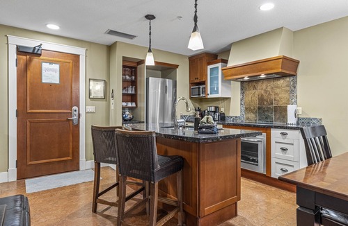 Canmore Condo | Sophisticated Mountain Condo – Pool & Hot Tub
