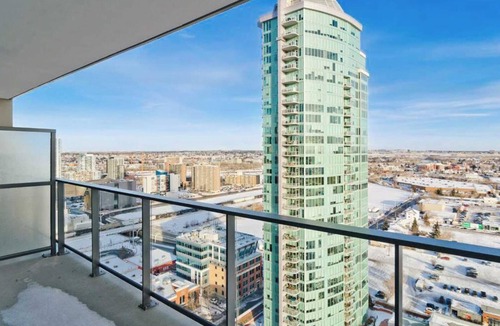 Victoria Park Condo | Sophisticated One-Bedroom Suite with Calgary’s Best Views
