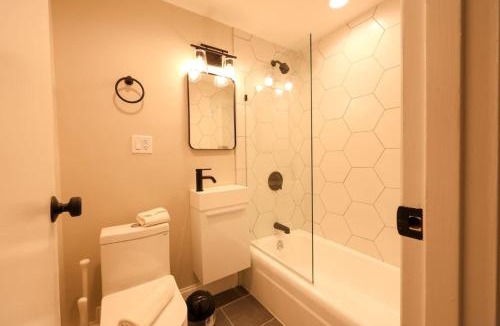 Prudential - St. Botolph Apartment | Sophisticated South End Studio