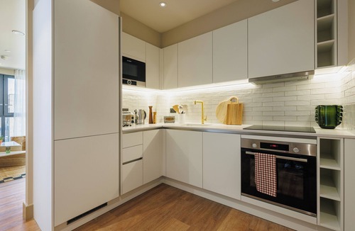 Tottenham Hale Apartment | Sophisticated Studio Flat with Rooftop Access