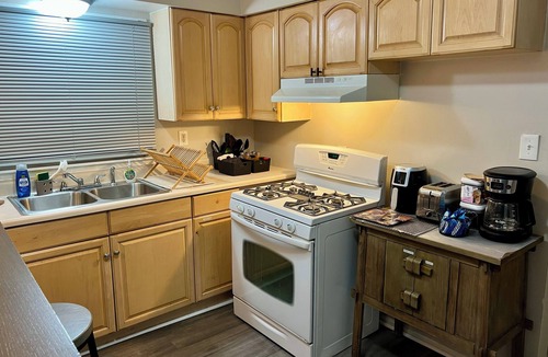 Hazel Park House | Sophisticated Suburban - Families & Contractors