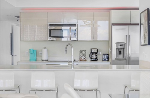 Hallandale Beach Apartment | ★ Sophisticated Miami Retreat at Beachwalk with Balcony-25 min to MAJOR INTERNATIONAL SPORTING EVENT!