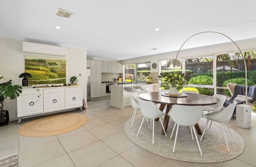 Sorrento House | Sorrento retreat, pool, spa and sauna, walk to village & beaches (sleeps 12)