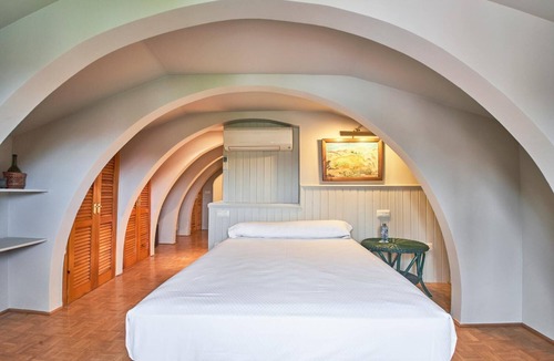 Madrona Hostel | Sotopalacio HSR