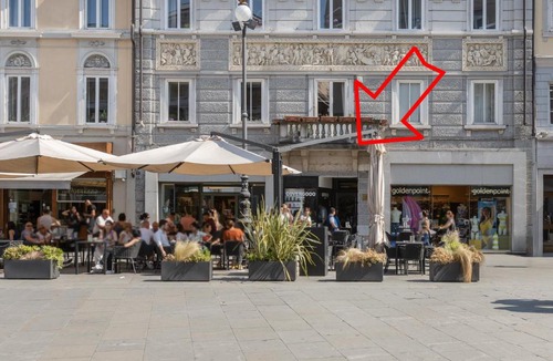 Trieste Old Town Apartment | Sotto casa c'è Trieste mentre dentro abita Bukowski