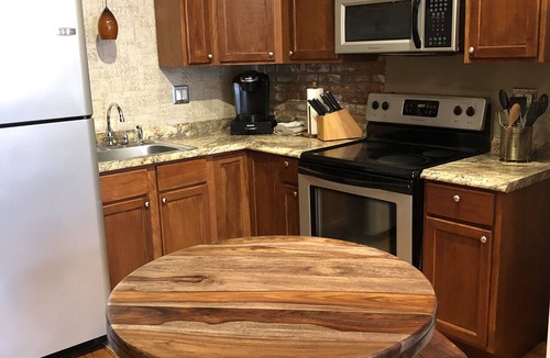 Soulard Apartment | Soulard Residence: Milan suite
