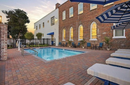 Downtown Jacksonville Apartment | Soulful Studio at the Raven Pool OnSite Parking