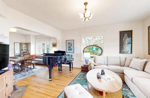 Kingston House | Soundfront Serenity