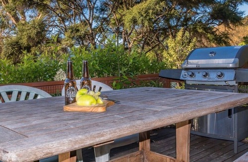 Moetapu Bay Cottage | Sounds Magic - Moetapu Bay Bach