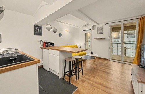 Valence Apartment | Sous Les Toits