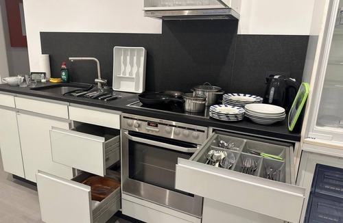 Allach-Untermenzing Apartment | Souterrain Wohnung in Exklusiver Villa Nähe Nymphenburger Schlosspark