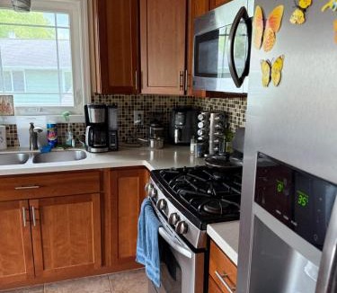 Bayshore - Klatt House | South Anchorage Marmot Nest home stay with shared bathroom