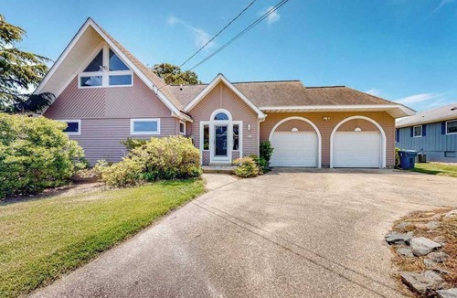 South Bethany Harbor House | South Bethany bay-view home with dock, deck, kayaks, & bikes