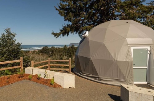 Tierra Del Mar Cabin | South Cape Dome Accessible, King - w/SHARED Luxury Bathhouse Access