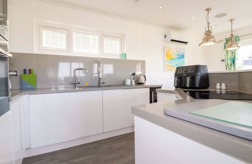 Portreath Cottage | SOUTH CROFTY - THE RESIDENCE, pet friendly, with pool in Portreath