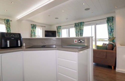 Portreath Cottage | SOUTH CROFTY - THE RESIDENCE, pet friendly, with pool in Portreath