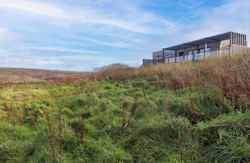 Portreath Cottage | SOUTH CROFTY - THE RESIDENCE, pet friendly, with pool in Portreath