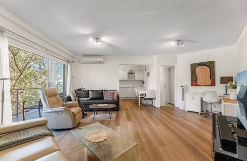 Cronulla Apartment | South Cronulla Apt Steps to Surf & Ocean Pools