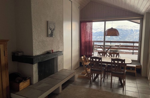 Anzere Apartment | South-facing mountain studio with fireplace, fully-equipped kitchen and breathtaking views.