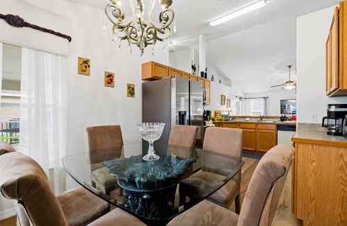 Crescent Lakes House | South Facing Pool with Lake View - Ideal for Families & Couples