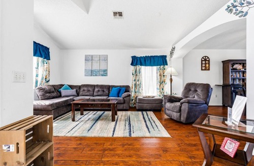 Crescent Lakes House | South Facing Private Pool with Lake View & Spa - Quiet Vacation Area - Family Friendly
