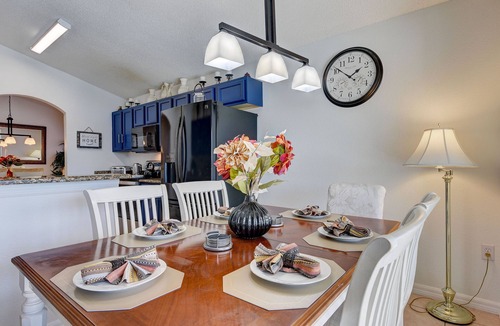 Lake Berkley House | South‑facing private pool/spa for all‑day sunshine. Equipped interior games room