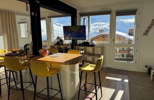 Val-Thorens Apartment | South facing, ski in ski out, apartment for 6 to 8 people
