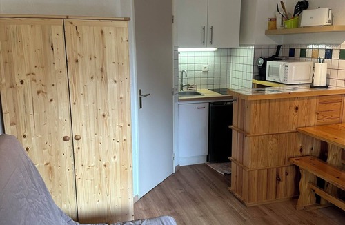 Allos Apartment | South-facing studio with direct runway access sleeps 4 Vallée Blanche residence