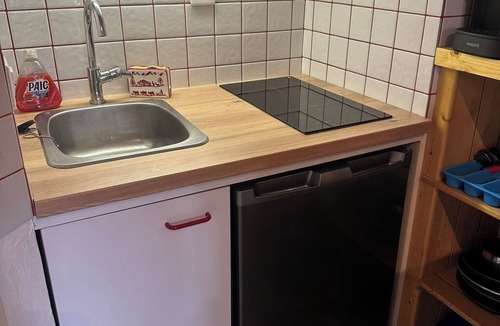 Allos Apartment | South-facing studio with direct runway access sleeps 4 Vallée Blanche residence