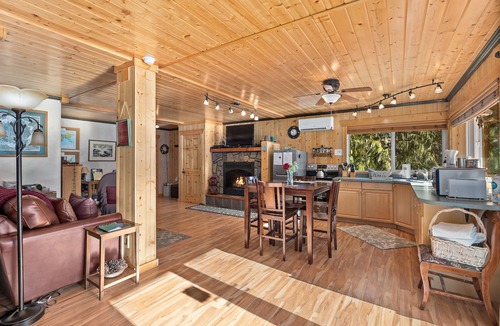 Gold Bar Apartment | South Fork Lodge - TWO riverfront apartments