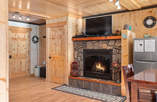 Gold Bar Apartment | South Fork Lodge - TWO riverfront apartments