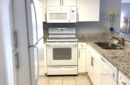 Arcadian Shores Condo | South Hampton 305-Bathrooms Recently Updated