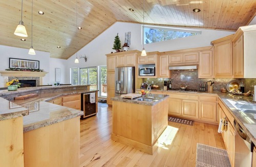 North Upper Truckee House | South Lake Tahoe Roth Mountain Retreat