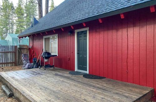 Country Club Estates House | South Lake Tahoe Cabin ~ 7 Mi to Ski Resort!